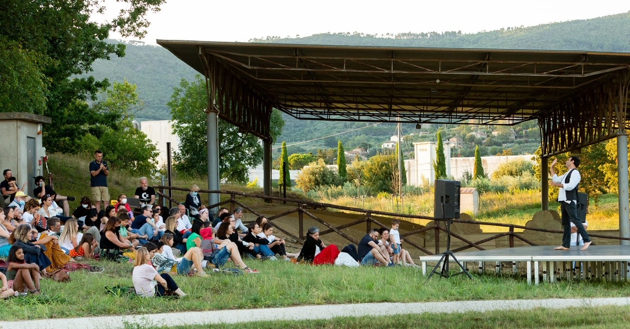 Primo appuntamento di Teatro Archeologico: al Parco del Sodo approda “Nessun elenco di cose storte”