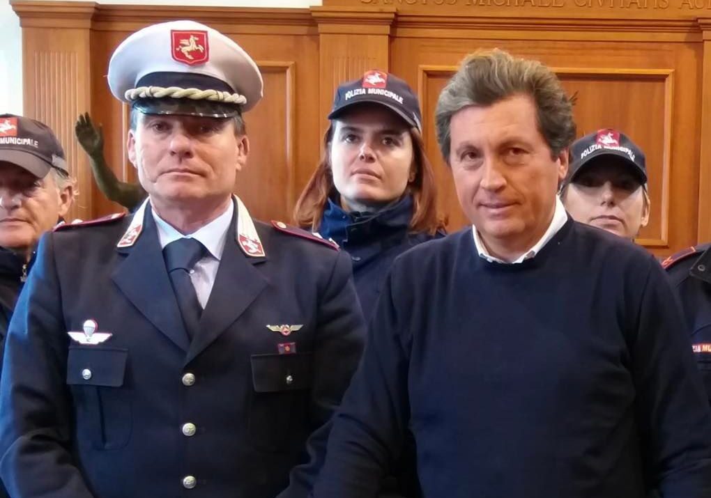 Consegnata al comandante della Polizia Municipale, Marcellino Lunghini, una lettera ufficiale d’encomio per lo spirito di abnegazione e per la grande professionalità per il suo lavoro
