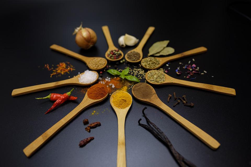 Curcuma, quercetina e vitamina D3 come terapia integrativa per sintomi lievi/moderati di Covid-19