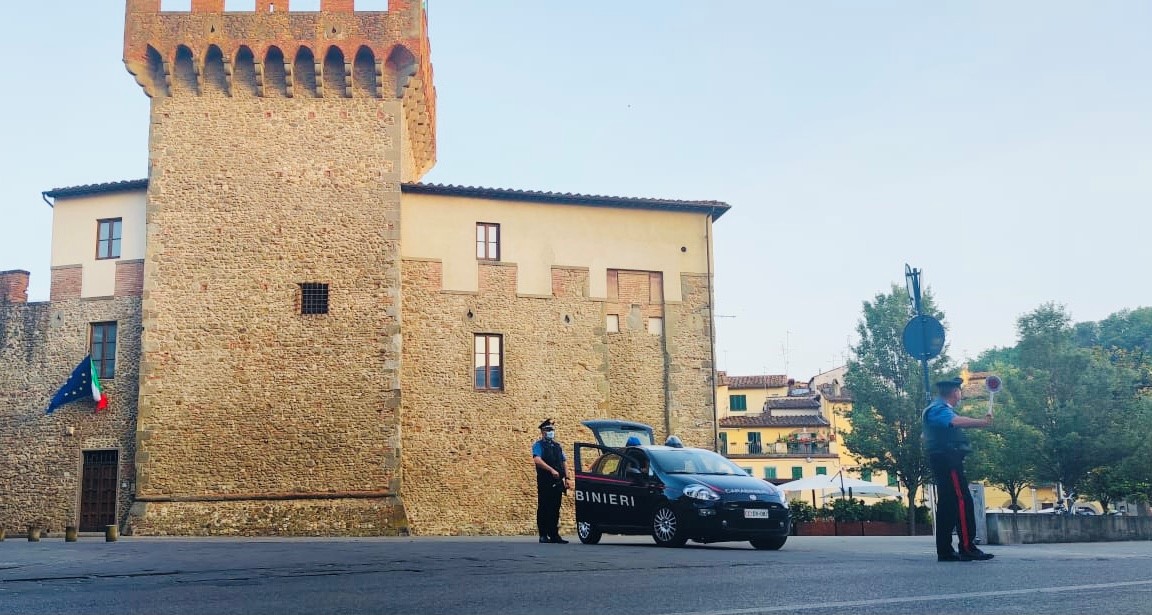Guidava sotto effetto di stupefacenti ed era in possesso di droga: denunciato 20enne