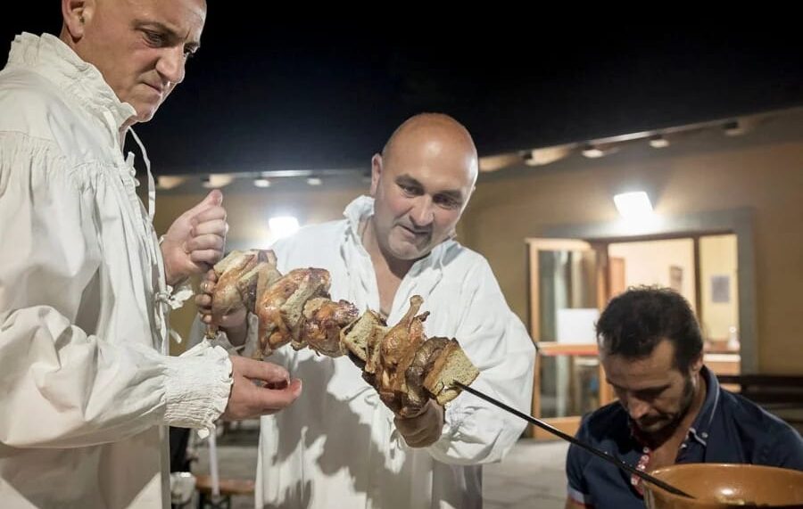 Sabato a Bibbiena “Il Banchetto del Tarlati”, domenica spettacolo in piazza