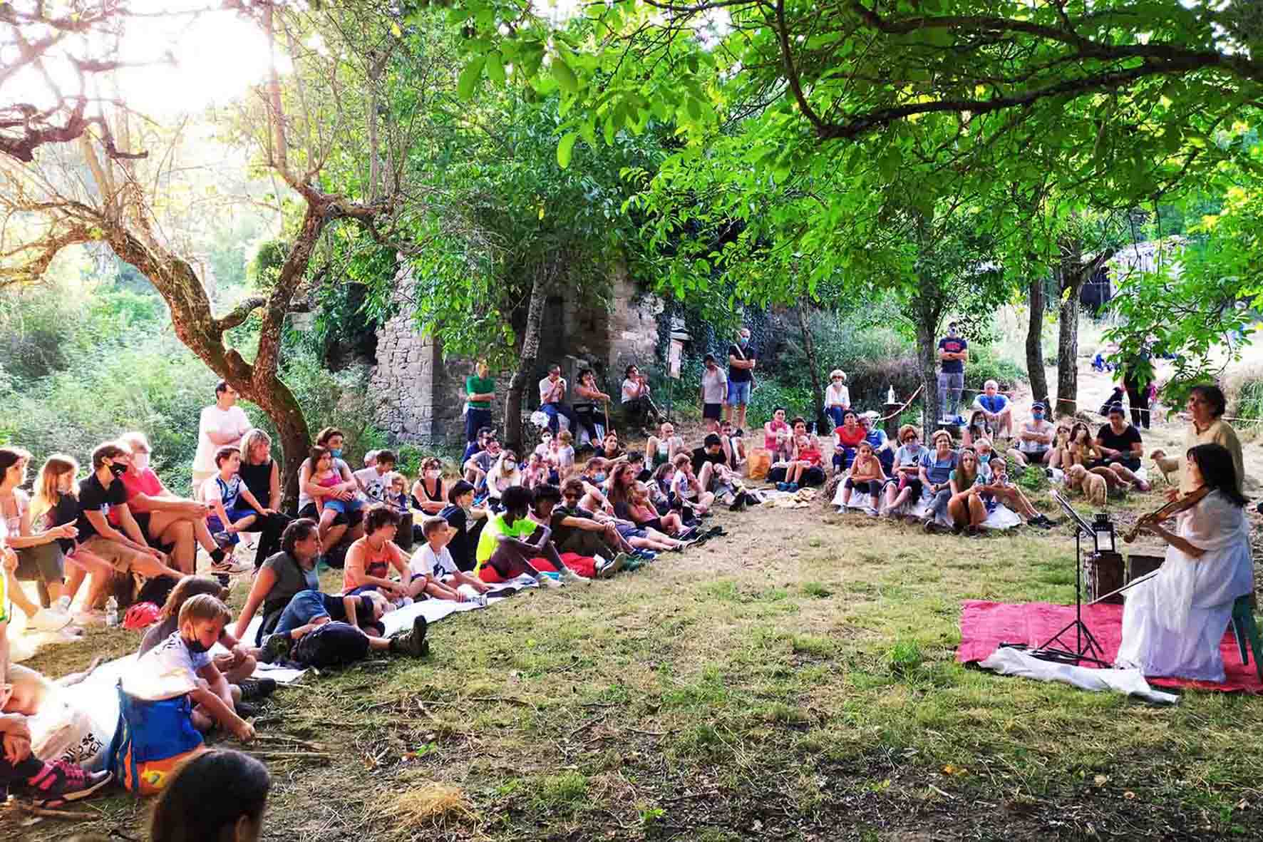 Letture per bambini nel bosco e nei vicoli del borgo di Raggiolo 