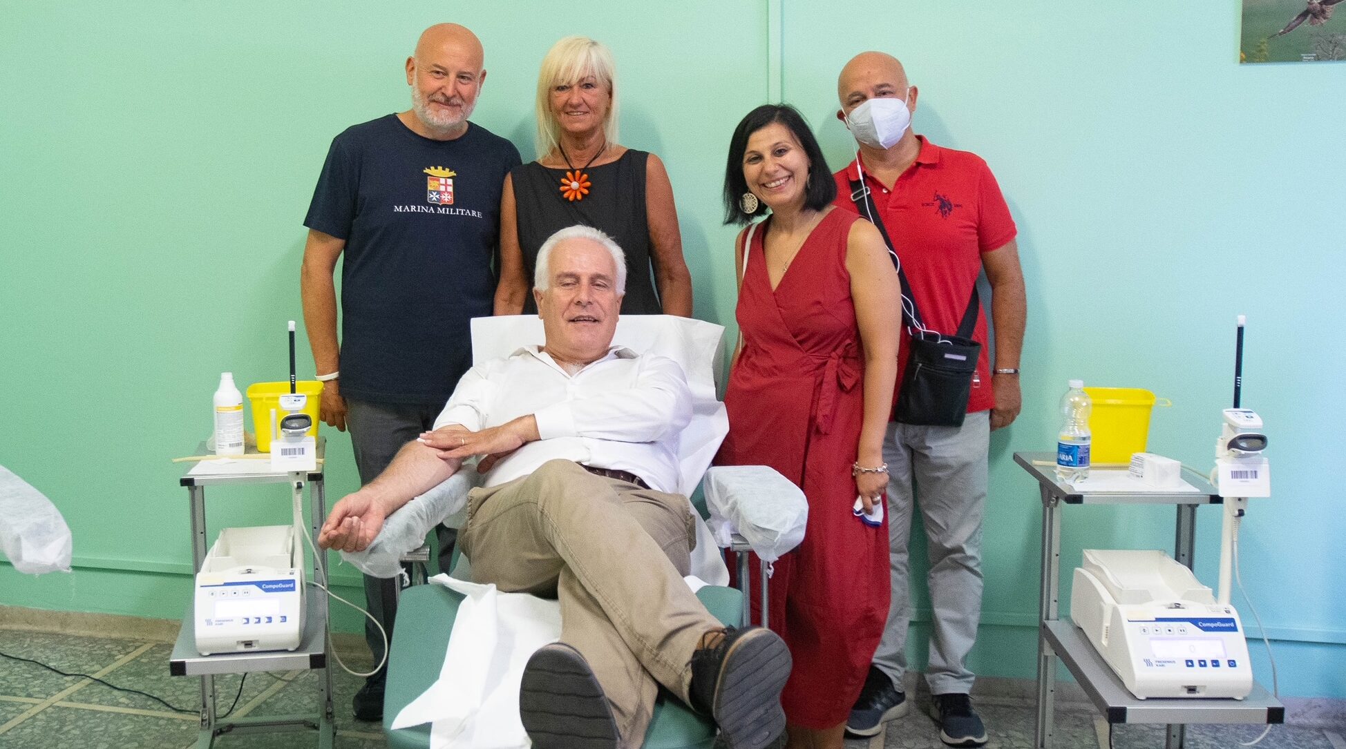 Il presidente della Toscana Giani ha donato sangue per la campagna estiva Avis