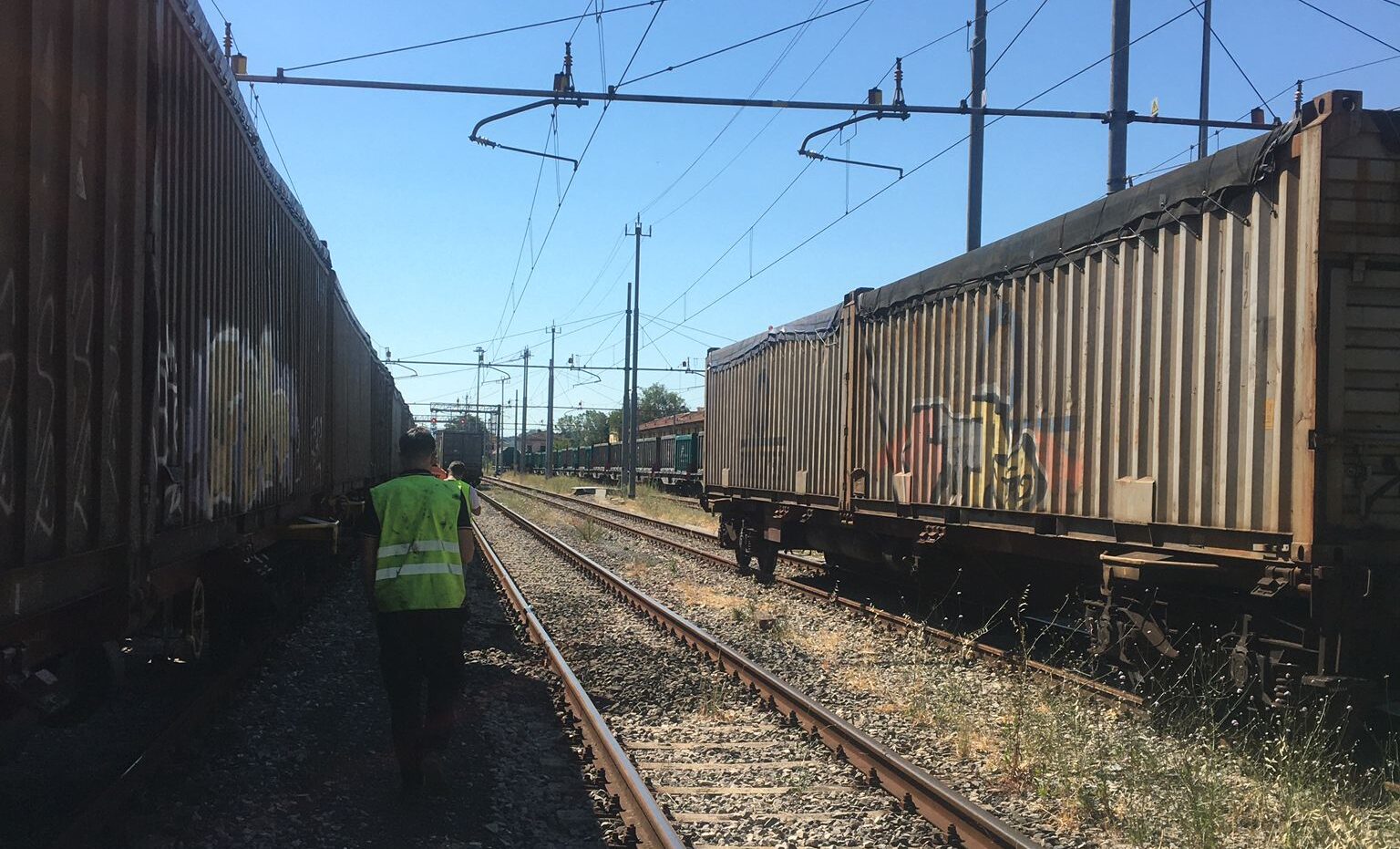 San Giovanni: miasmi dai container in stallo alla stazione: scatta l’ordinanza