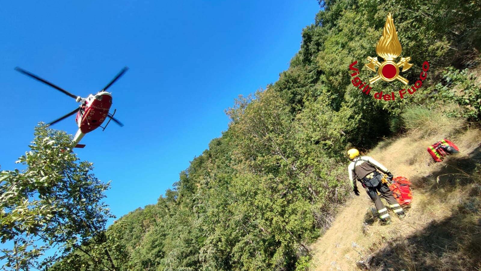 Elisoccorritori dei Vigili del Fuoco in azione a Chiusi della Verna