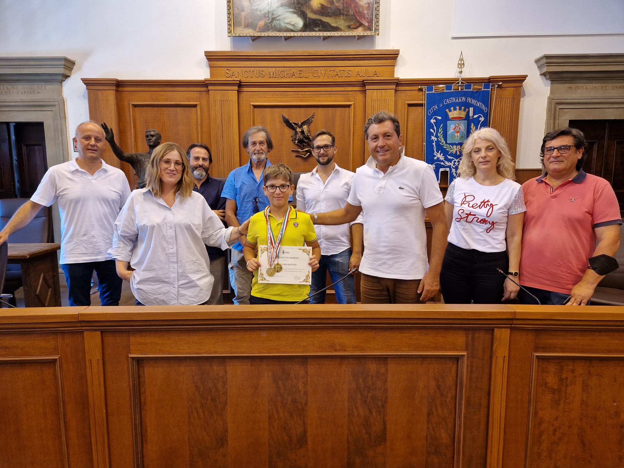 Consegnato al giovane e promettente arciere dell’A.S.D. Arcieri Castiglionesi “Giovanni l’Acuto”, Mattia Menditto, un attestato di merito per la vittoria della Finale Nazionale del Trofeo Pinocchio 2022 Memorial “Odilia Coccato” nella categoria Ragazzi 2020
