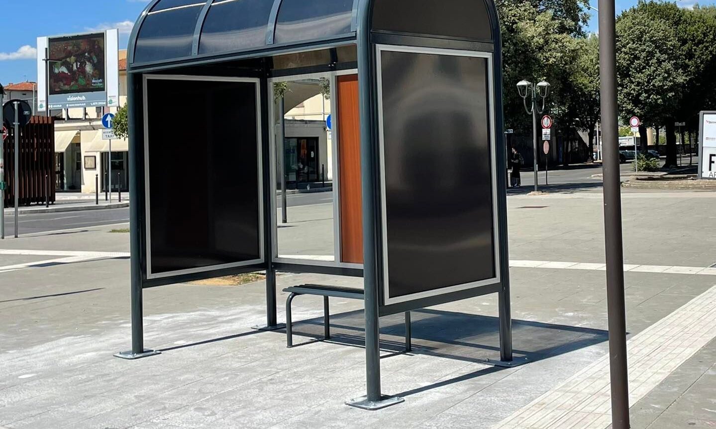 Piazza della Stazione: installate alle fermate degli autobus le pensiline “di cortesia”