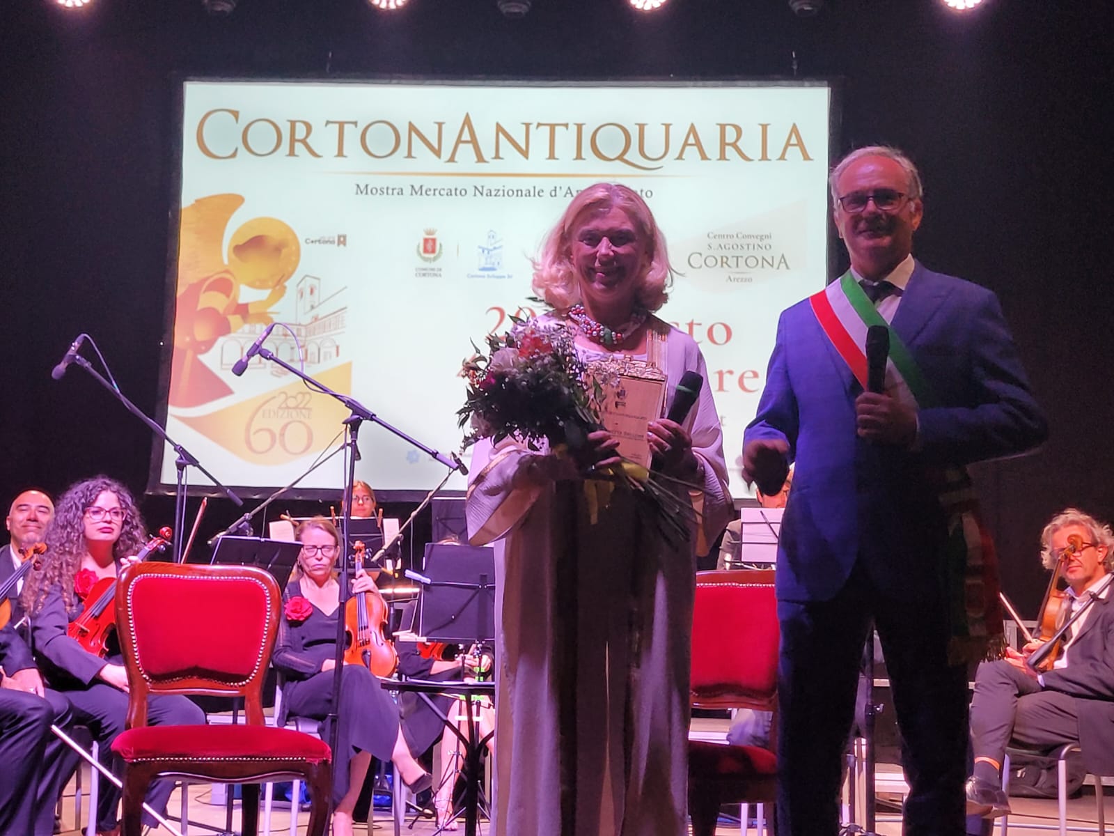 Premio Cortonantiquaria ad Elisabetta Belloni, De Piscopo fa ancora uno show