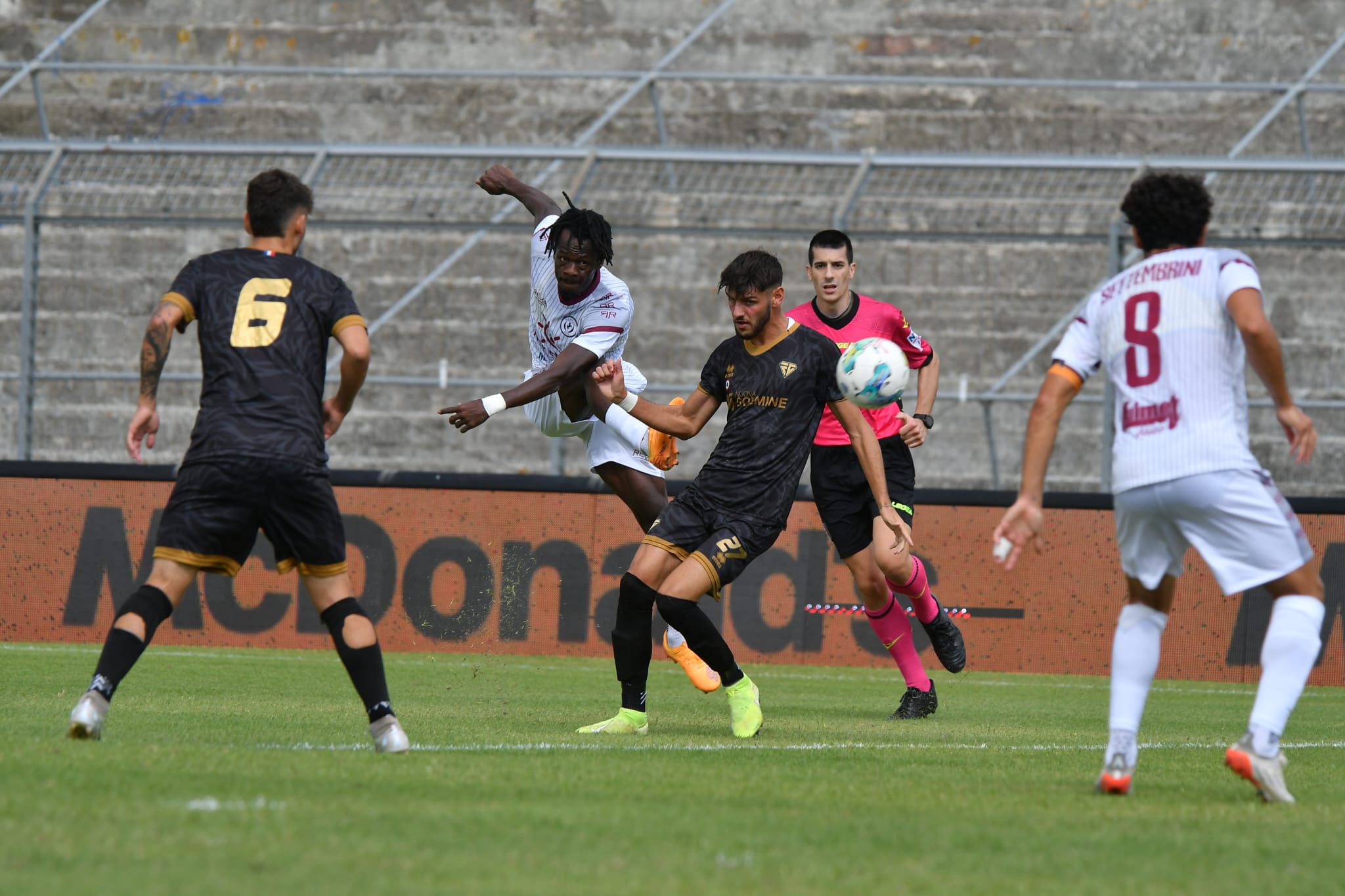 Un Arezzo tutto cuore: Gavorrano piegato in rimonta (2-1)