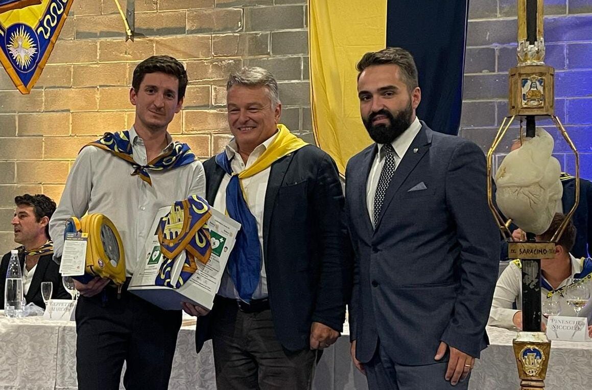 Dai Rotary club aretini un defibrillatore al Quartiere di Porta Santo Spirito