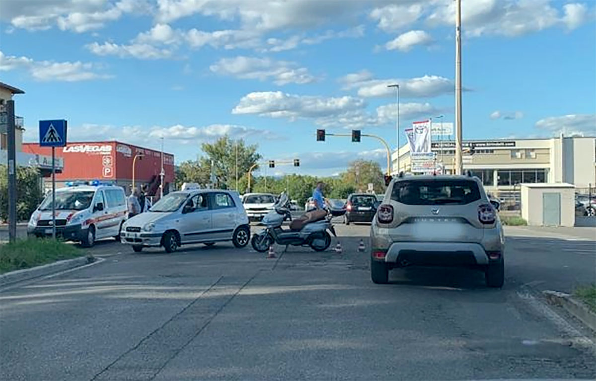 Scontro auto-moto ad Arezzo, 58enne in codice rosso al San Donato