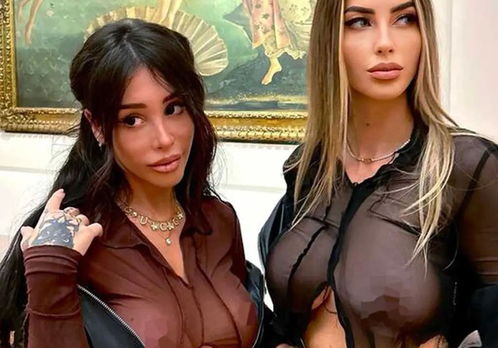 Seminude agli Uffizi: “Abbiamo dato visibilità al museo”. E Sgarbi le difende