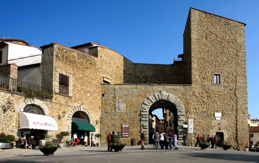 “Non abbassiamo la guardia sui diritt­i!”: Sinistra Italiana Toscana sulla presunta aggressione omofoba a Castiglion Fiorentino