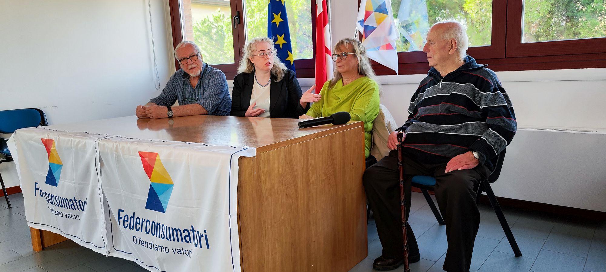 Famiglia anziana lasciata senza luce e acqua: la denuncia di Federconsumatori