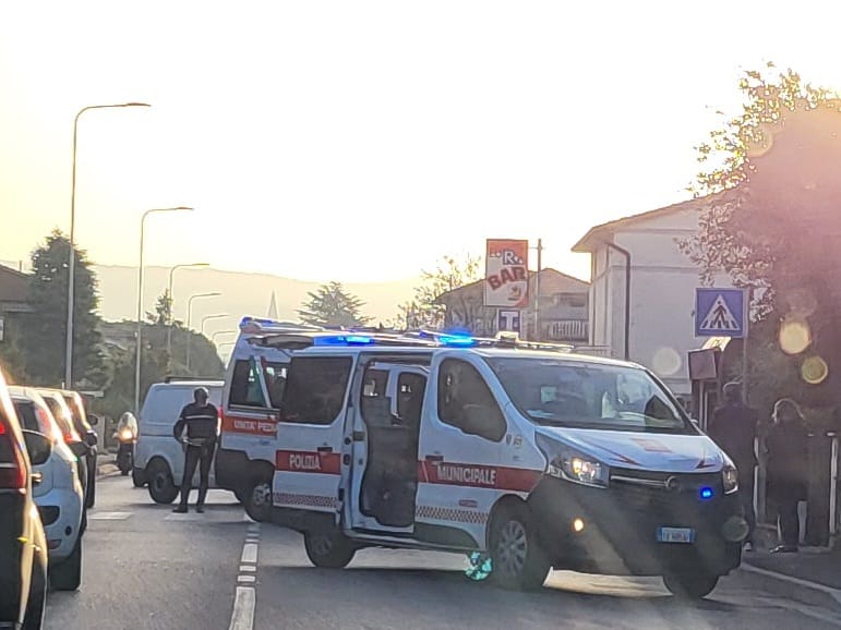 Scontro furgone e moto in centro ad Arezzo due le persone ferite, uno è grave