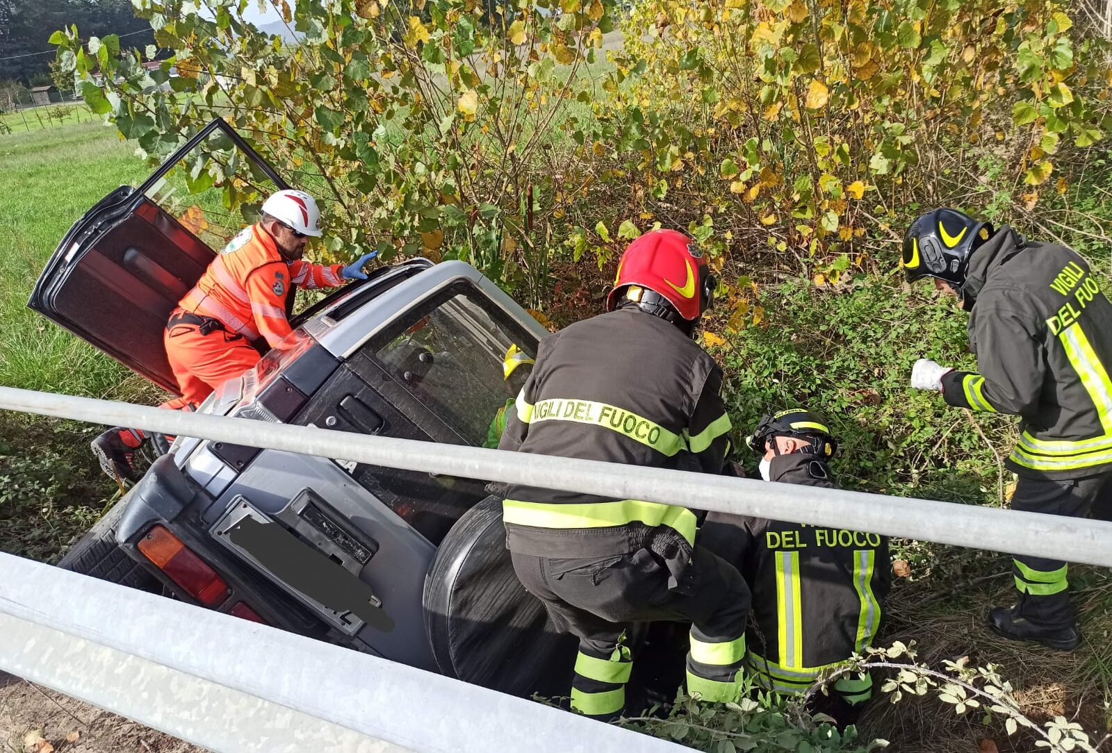Perde il controllo dell’auto che poi si ribalta, 72enne ricoverato in codice giallo al San Donato