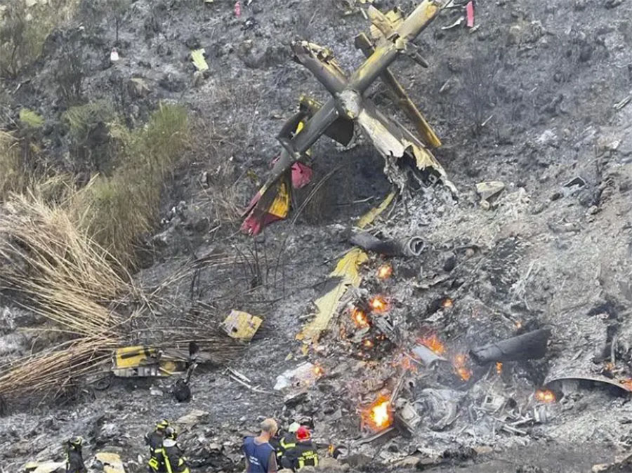 Tragedia nel Catanese, Canadair si schianta al suolo: dispersi i due piloti