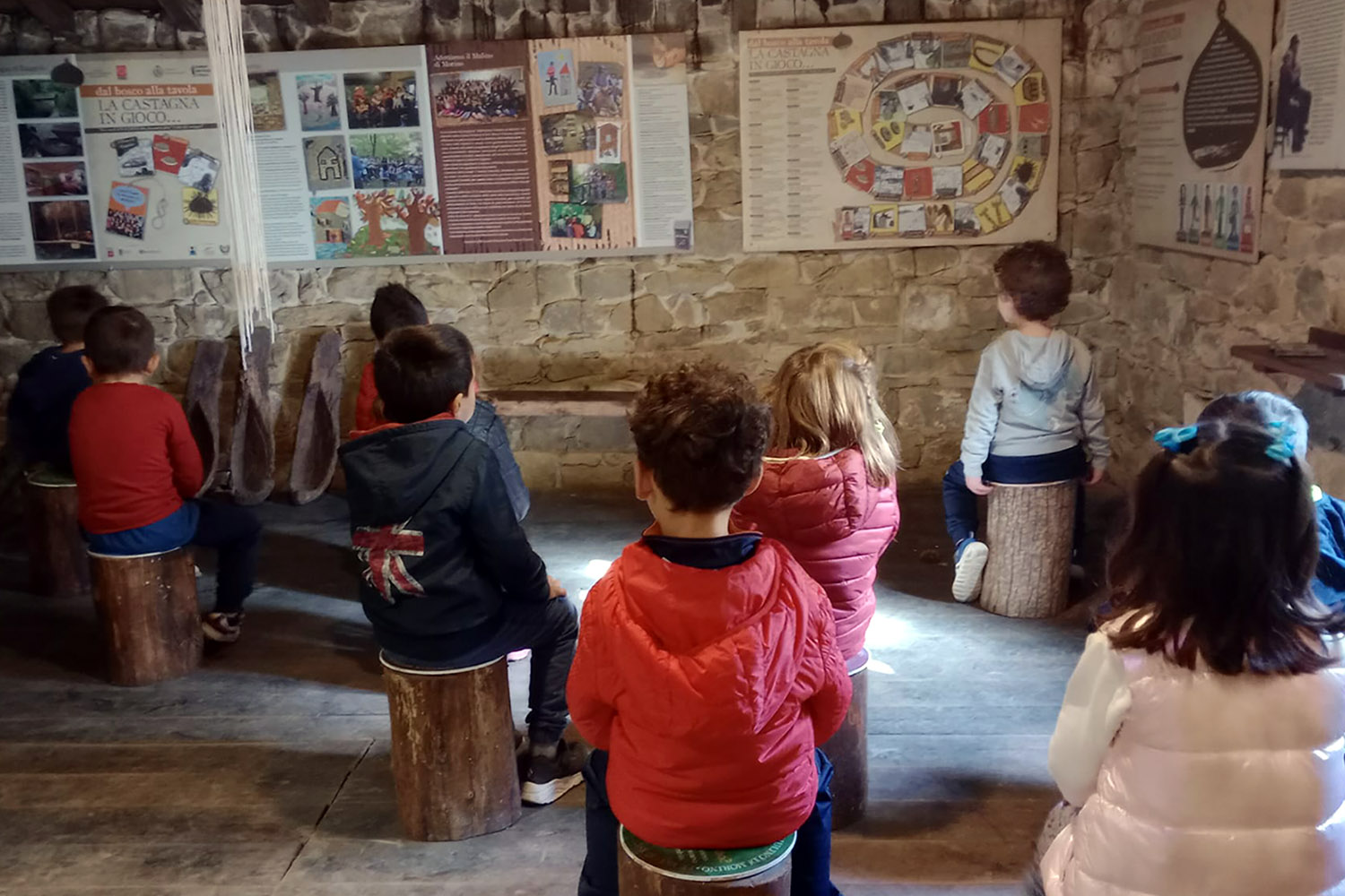 Cento bambini alla scoperta della filiera della castagna a Raggiolo