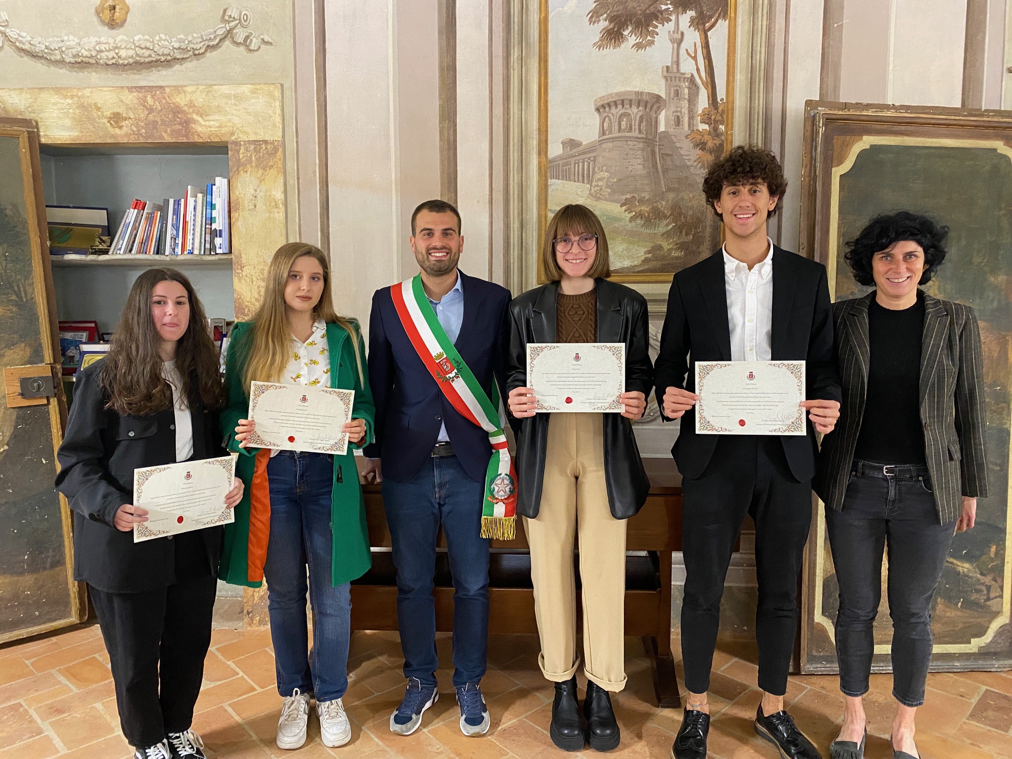 Bibbiena: il Sindaco consegna la targa ai giovani da 100 e lode dell’ISIS Fermi