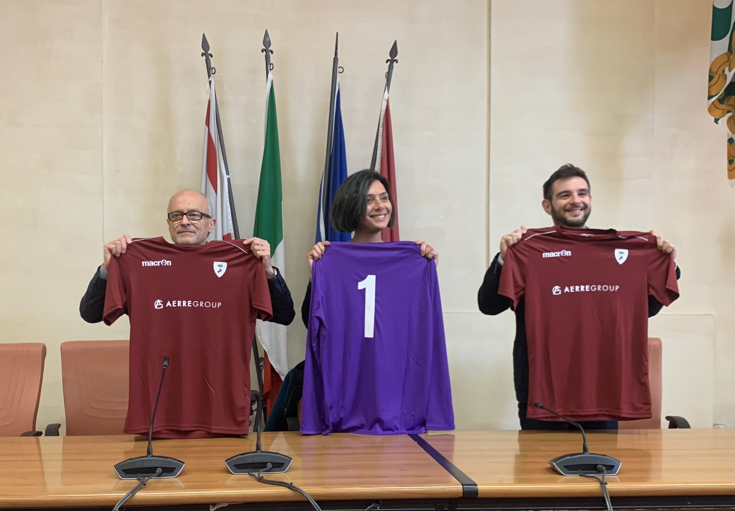 Le nuove maglie della squadra di calcio del Comune di Arezzo firmate da Aerre Group