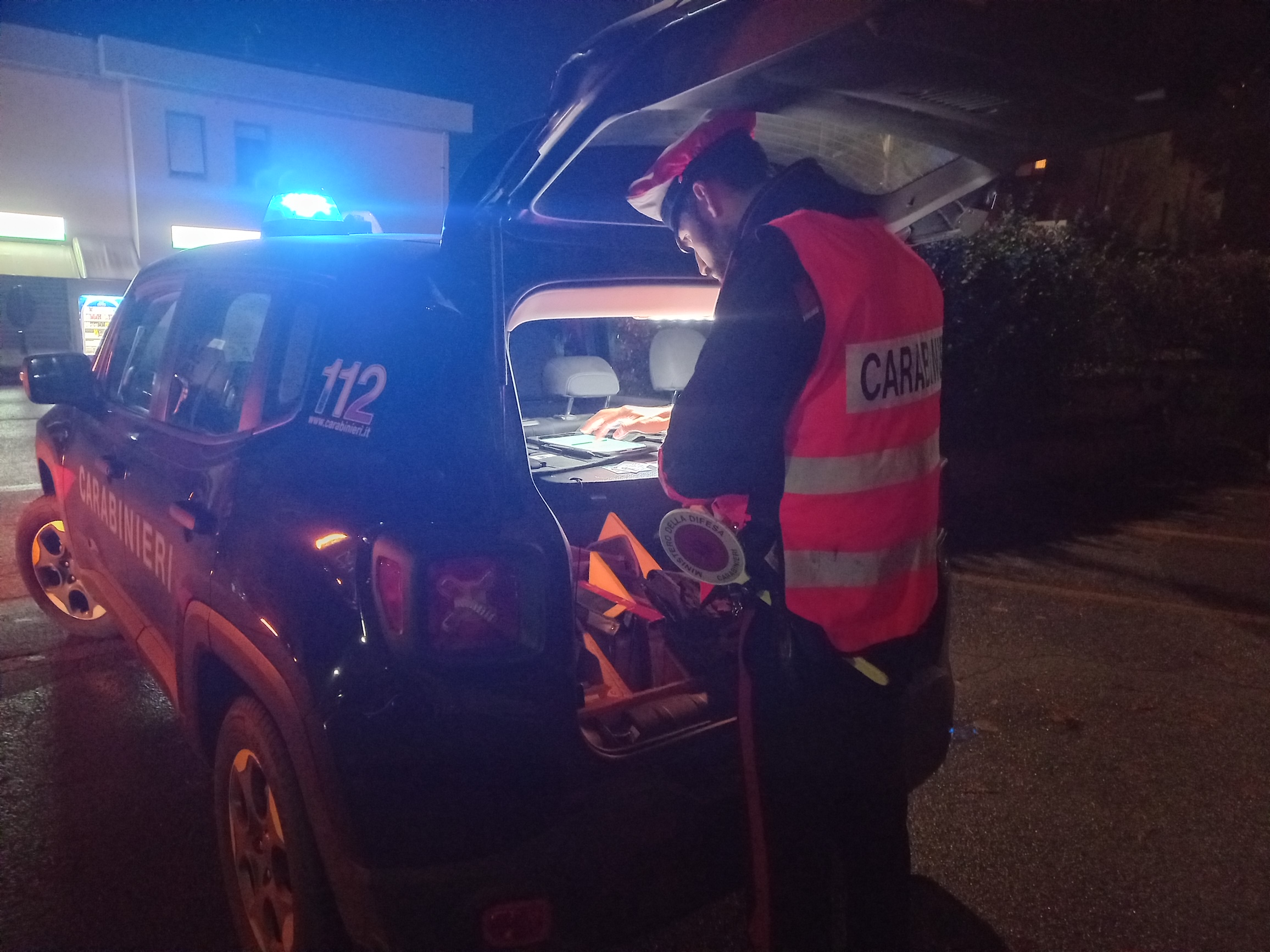 Controlli a tappeto in Valtiberina: i carabinieri fermano un’auto attrezzata per scassinare
