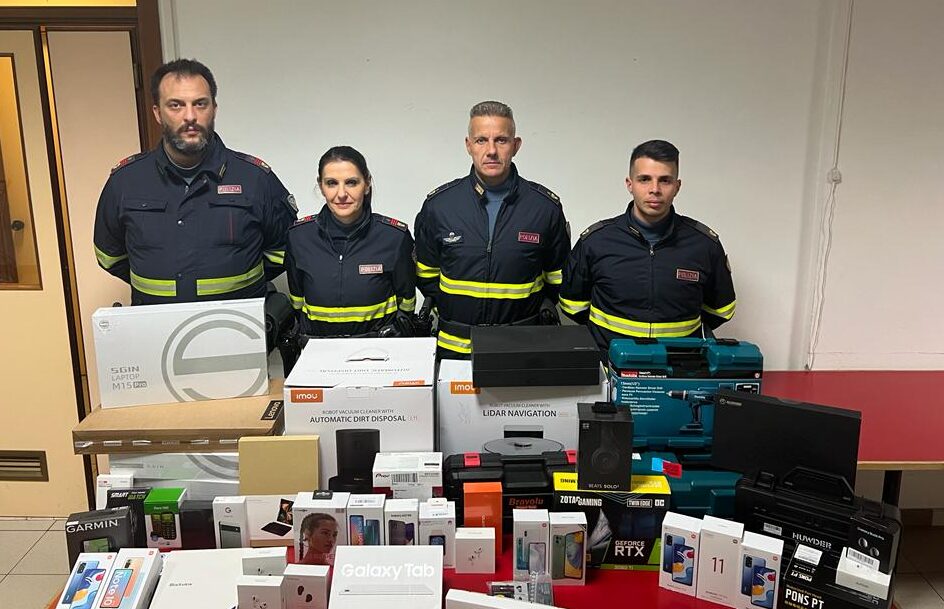 La Polizia di Stato , in autostrada, arresta 3 ladri e ne denuncia altrettanti