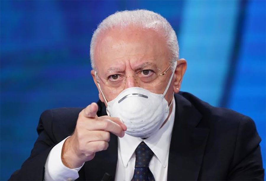 De Luca: “mascherina o Natale lo fate a letto”