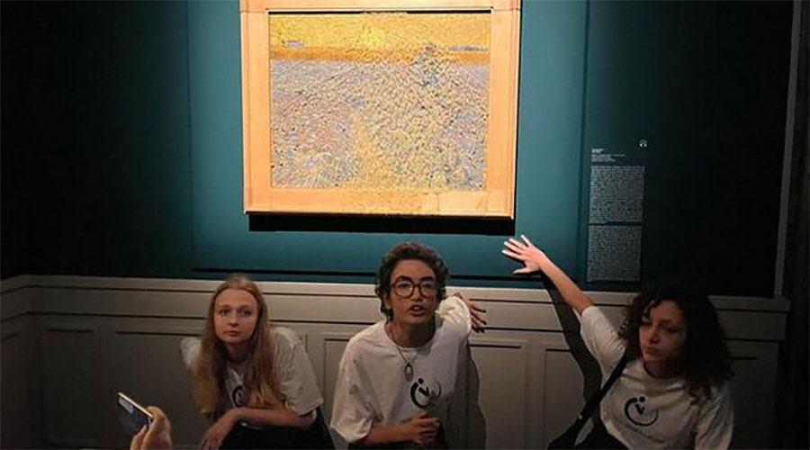 Dipinto di Van Gogh sporcato con minestra di verdura a Palazzo Bonaparte a Roma