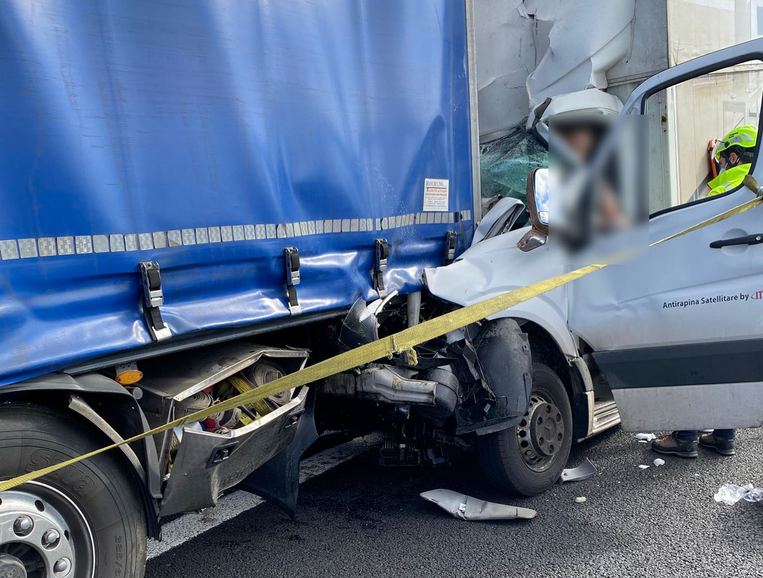 Tamponamento in A1 fra due mezzi pesanti, 50enne trasferito a Careggi in codice giallo