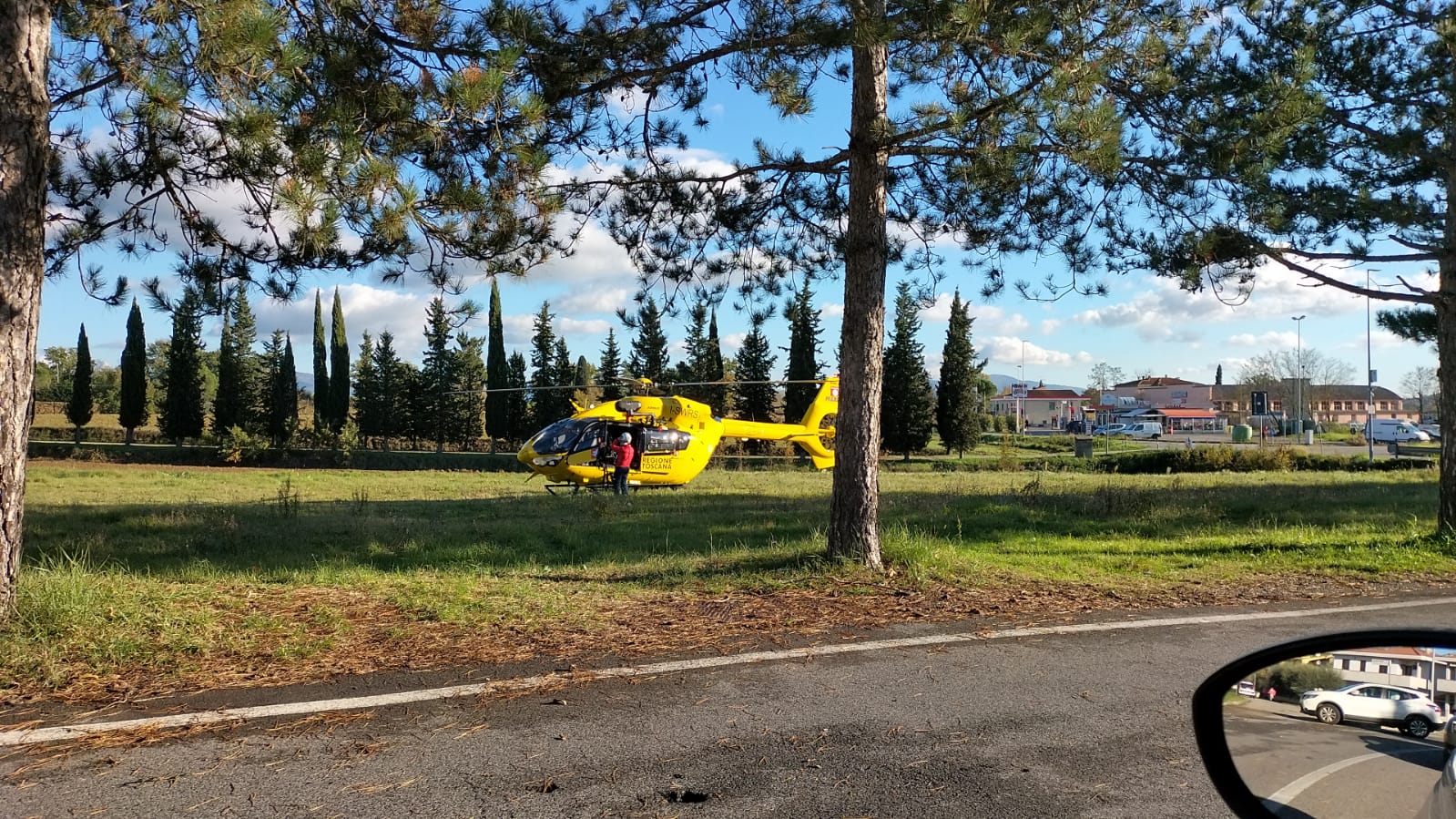 Investito un pedone a Castiglion Fibocchi, trasferito a Siena in elicottero