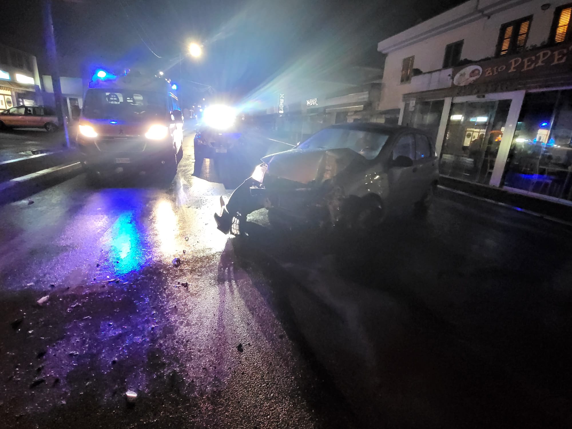 Frontale fra due auto ad Arezzo, nessun ferito
