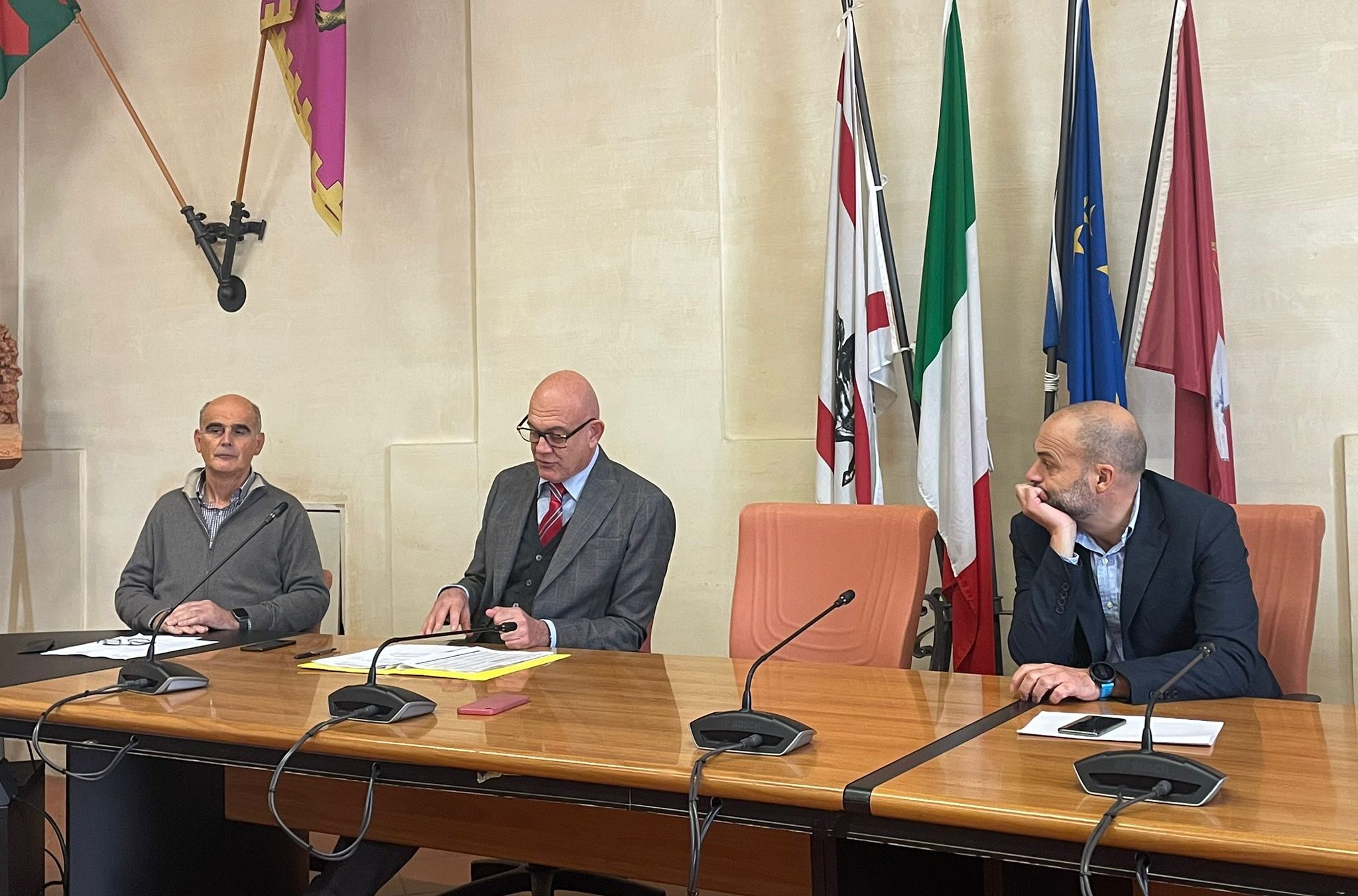 L’assessore Alberto Merelli: “Tari: siamo meri esattori in conseguenza di scelte che ci scavalcano. Ma sempre attenti a ogni spiraglio per calmierare gli aumenti decisi da altri” L’assessore Alberto Merelli: “Tari: siamo meri esattori in conseguenza di scelte che ci scavalcano. Ma sempre attenti a ogni spiraglio per calmierare gli aumenti decisi da altri”