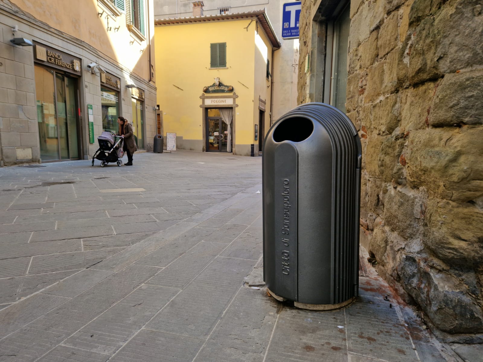 Rifiuti a Sansepolcro: nuovi cestini nel centro città