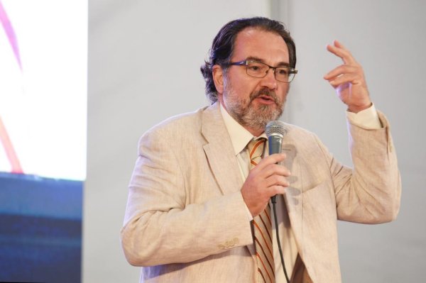 Claudio Santori intervista Emanuele Stolfi, autore di “La giustizia in scena: Diritto e potere in Eschilo e Sofocle”