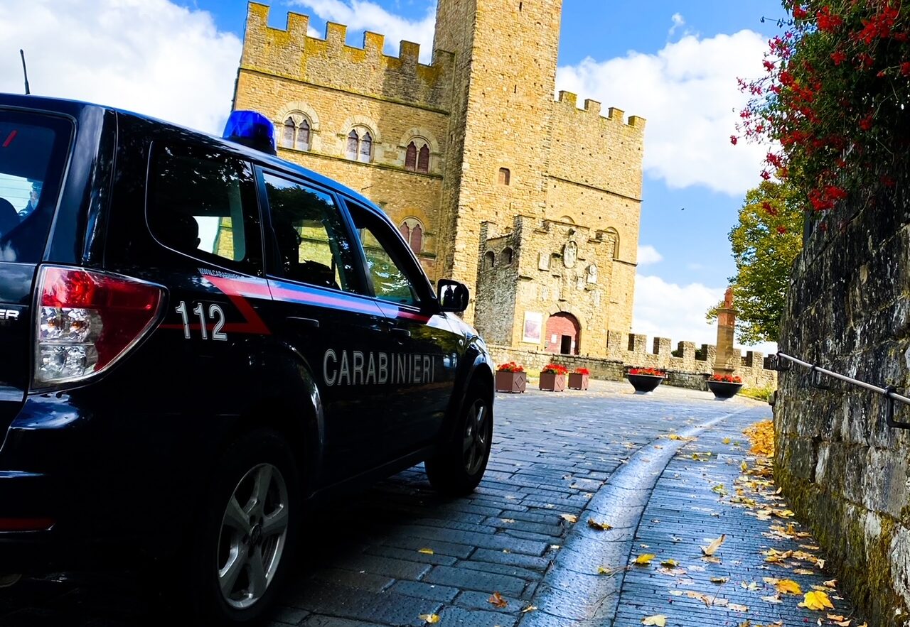 Guida senza patente né assicurazione e provoca incidente: denunciato dai Carabinieri