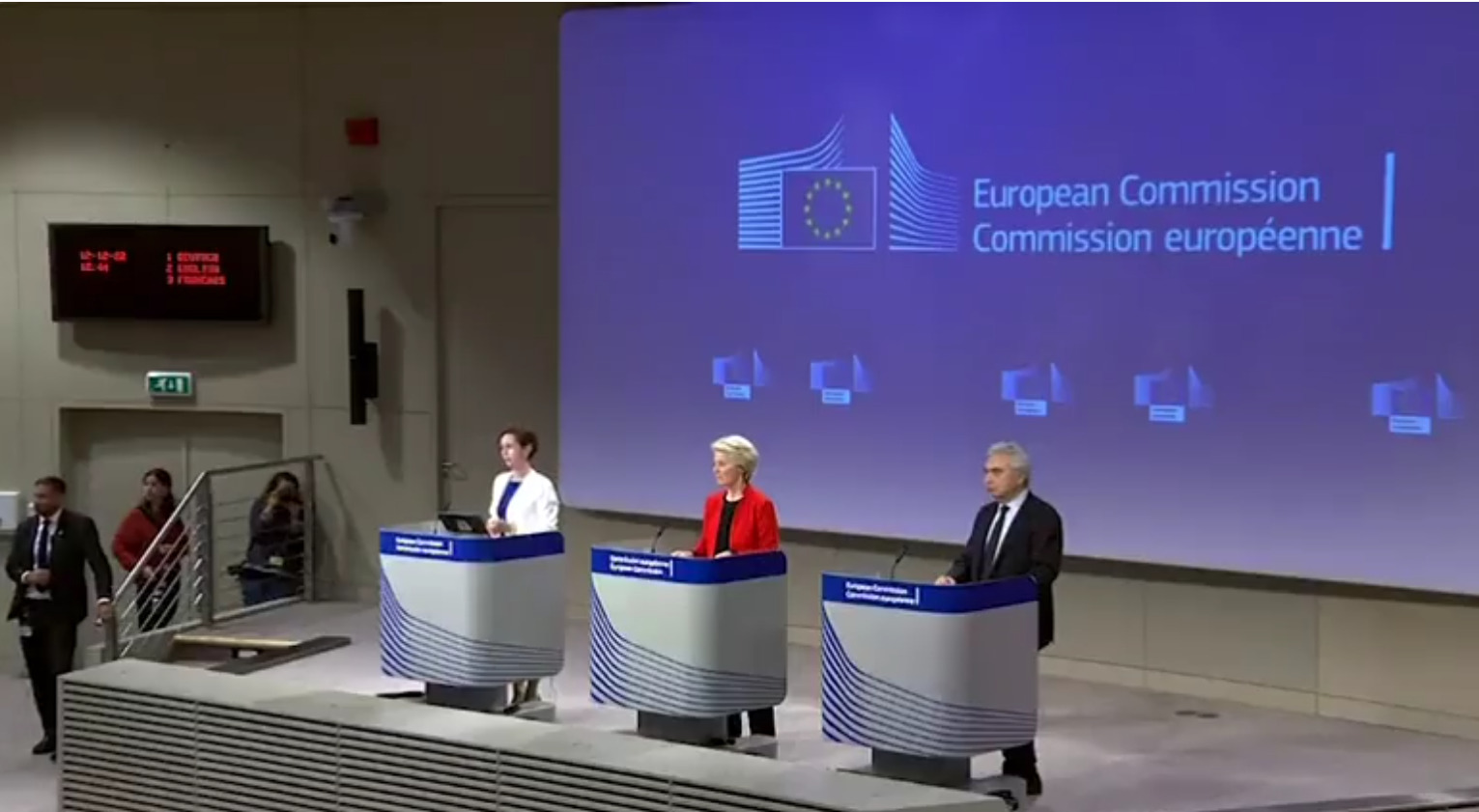 Ursula Von Der Leyen non risponde alle domande sul #Qatargate: un esempio di trasparenza – VIDEO