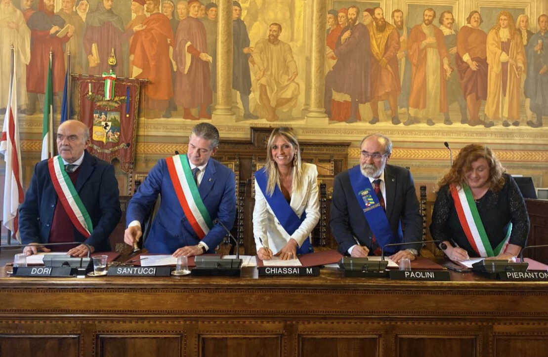 Una firma storica in Sala dei Grandi della Provincia di Arezzo per la Strada della Luna