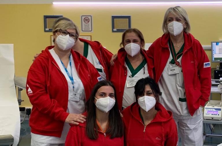 AVIS e Fratres Valtiberina donano felpe personalizzate ai professionisti del Centro Trasfusionale di Sansepolcro