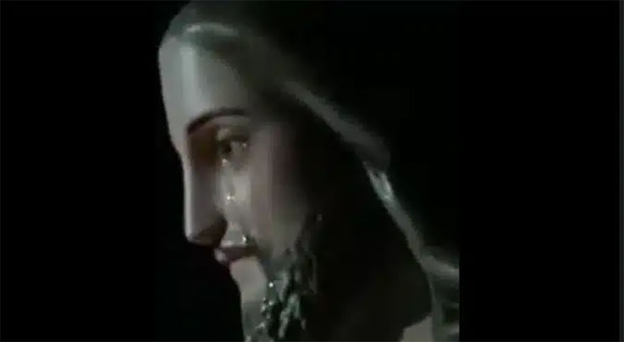 Statua di Cristo piange a Stupinigi: per i fedeli è miracolo