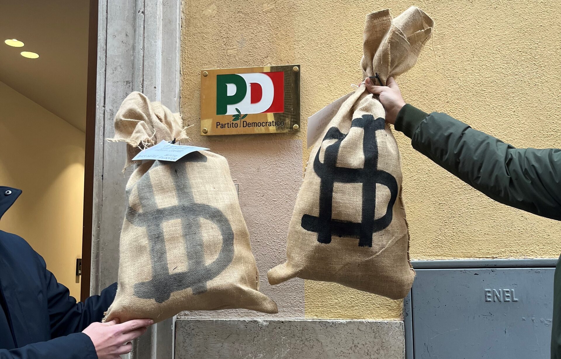 Qatargate: Blocco Studentesco lascia un “regalo di Natale” al PD