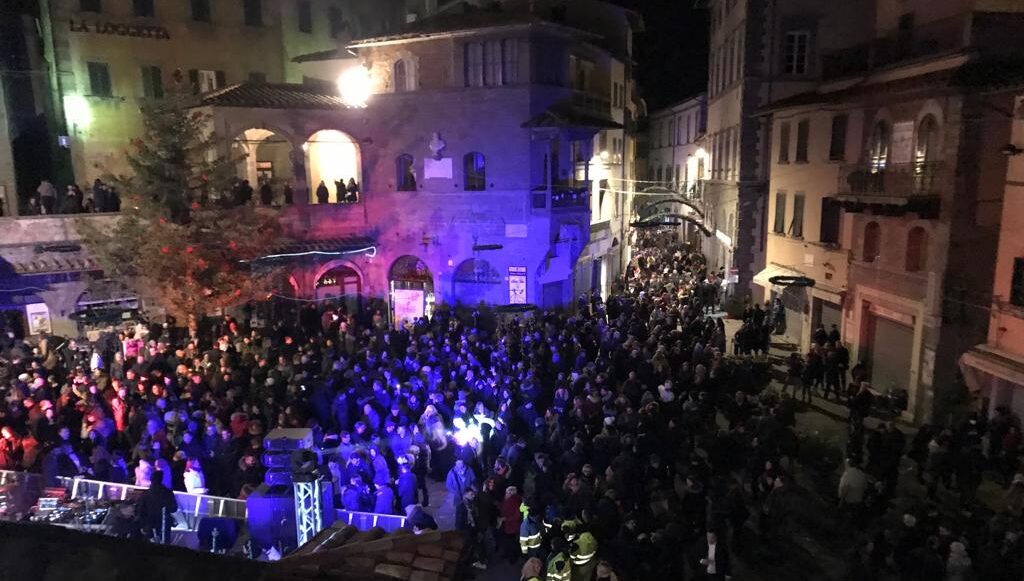 Capodanno a Cortona: cena di gala, discoteca in piazza, colazione al museo e concerto  