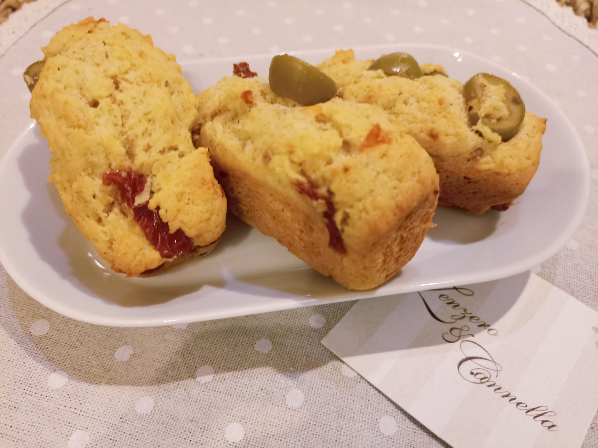 Mini plumcakes salati olive e pomodorini
