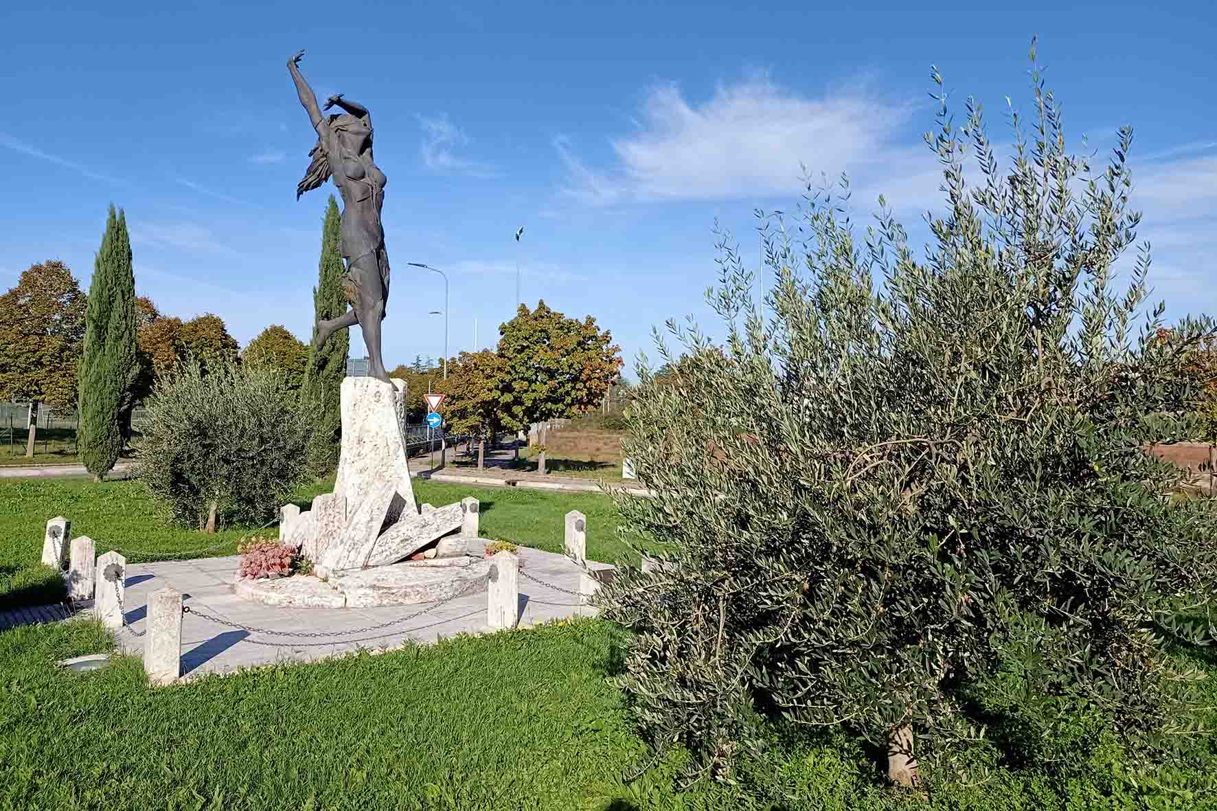 Giornata delle Vittime Civili di Guerra: ANVGC propone di illuminare di blu monumenti e municipi