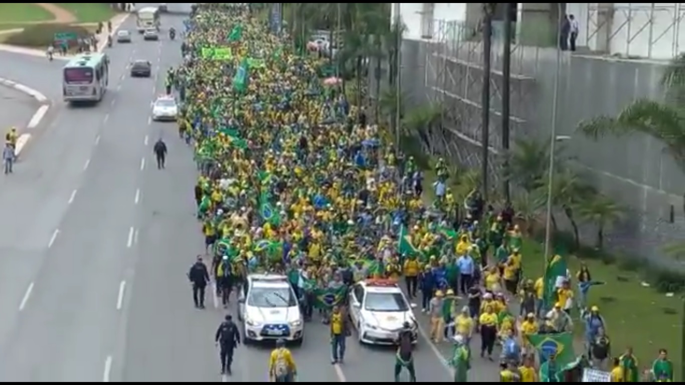 In Brasile centinaia di arresti per l’assalto al Parlamento. Bolsonaro si difende. Meloni: “Immagini inaccettabili”