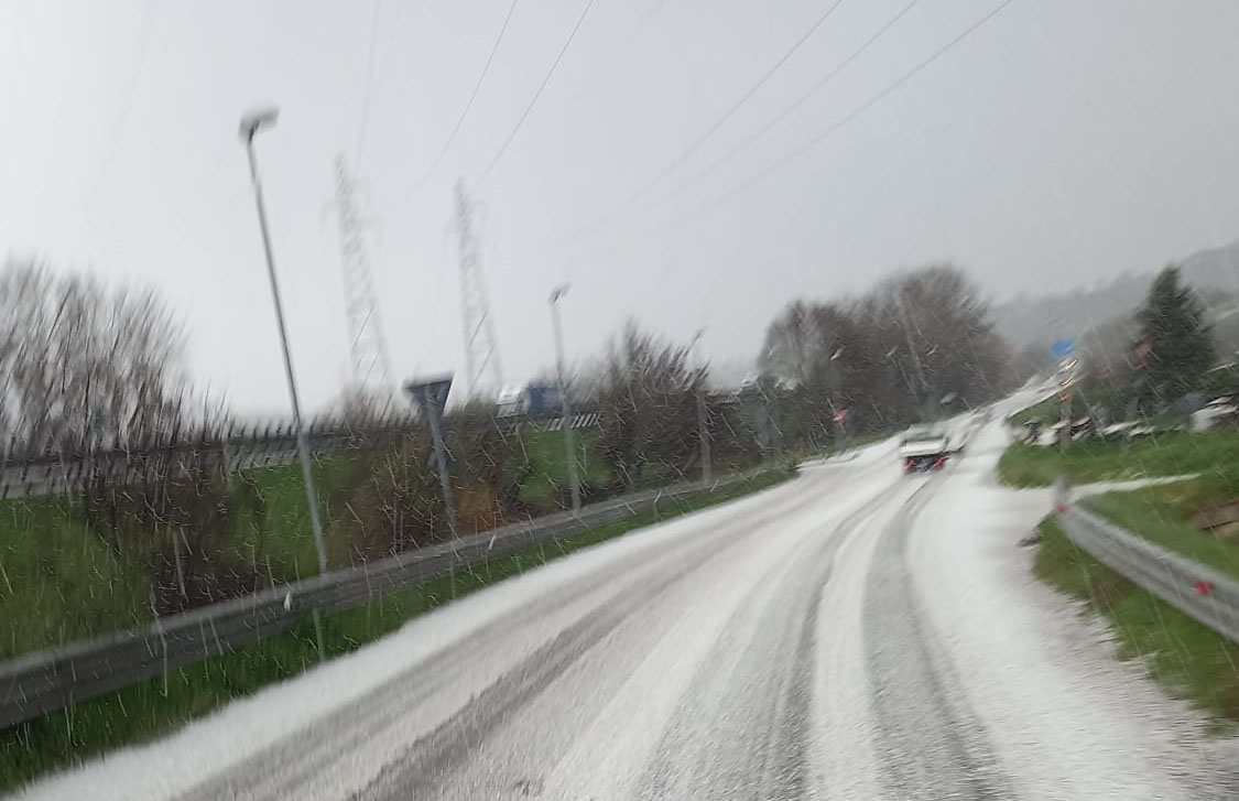 Meteo, codice giallo per neve e ghiaccio – foto/video