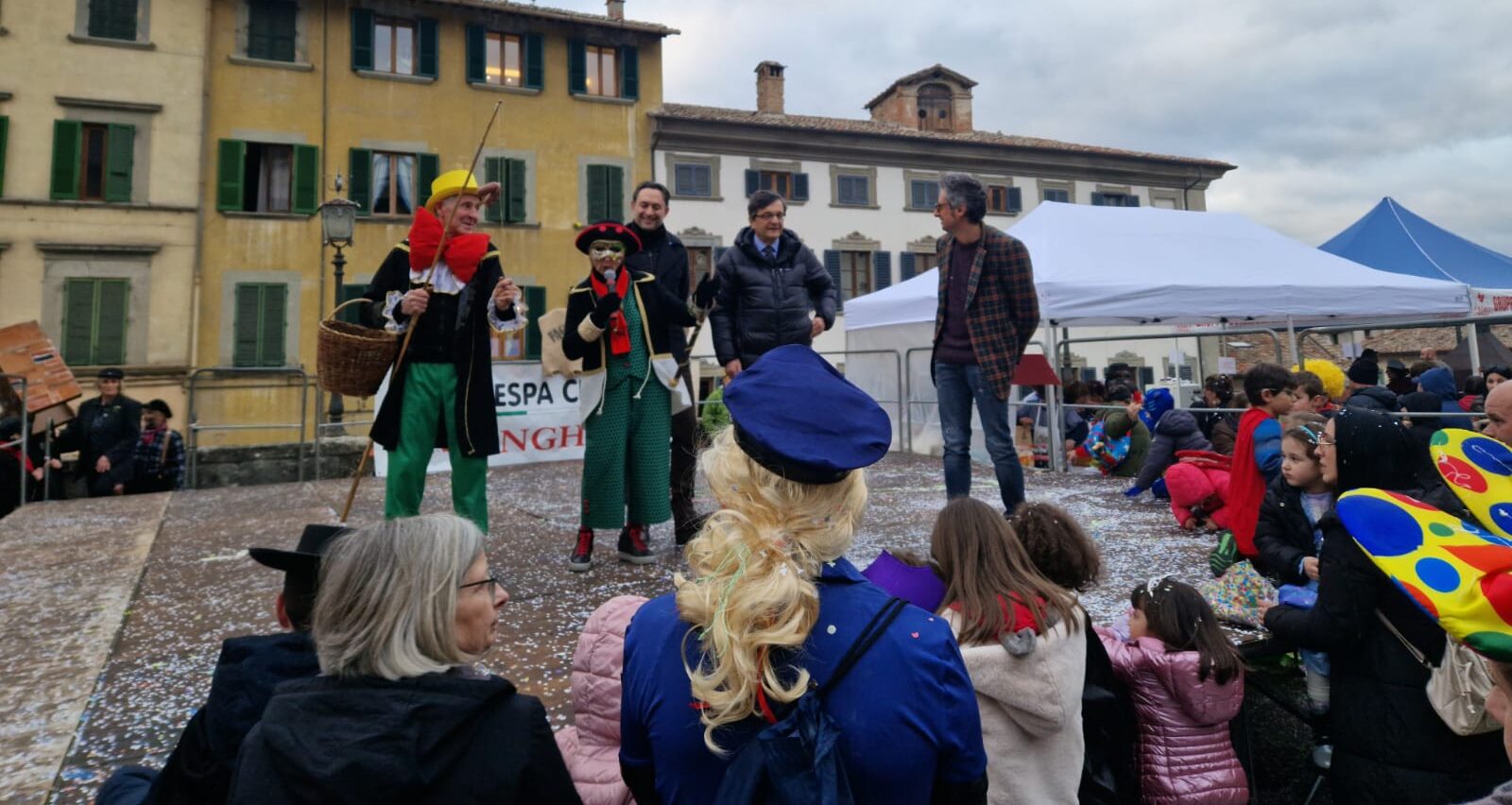 Senzabriglie in trasferta ad Anghiari assieme ad alcuni gruppi mascherati di Sansepolcro