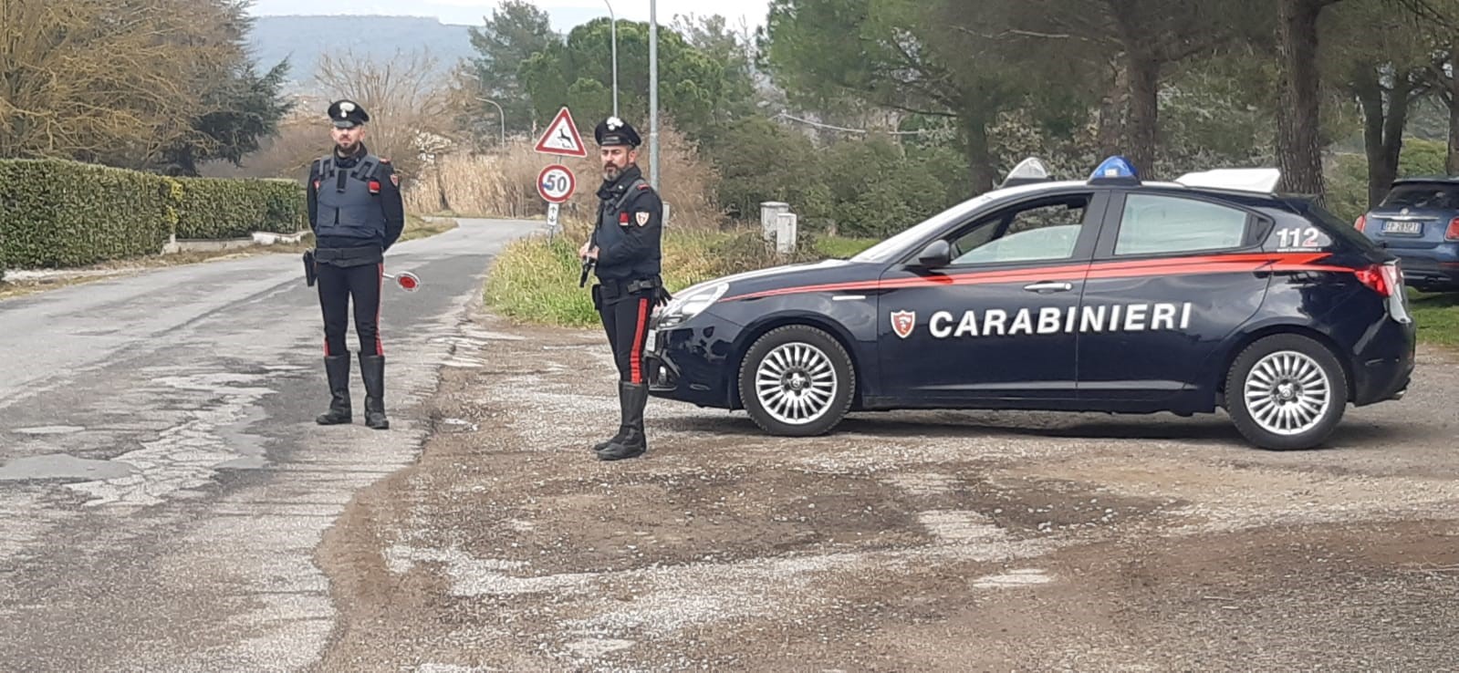 All’arrivo dei carabinieri per un controllo getta la cocaina dal finestrino: arrestato 56enne