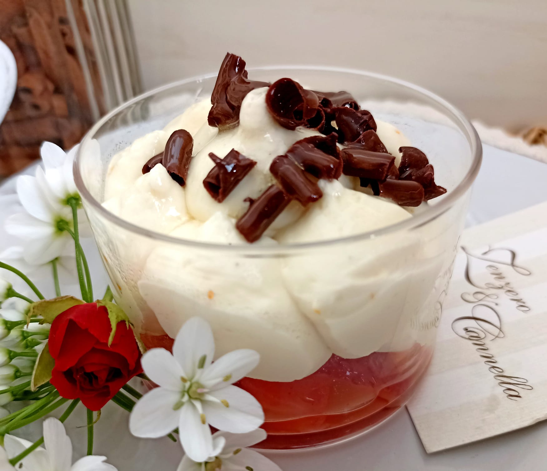 Mousse di cioccolato bianco e fragole