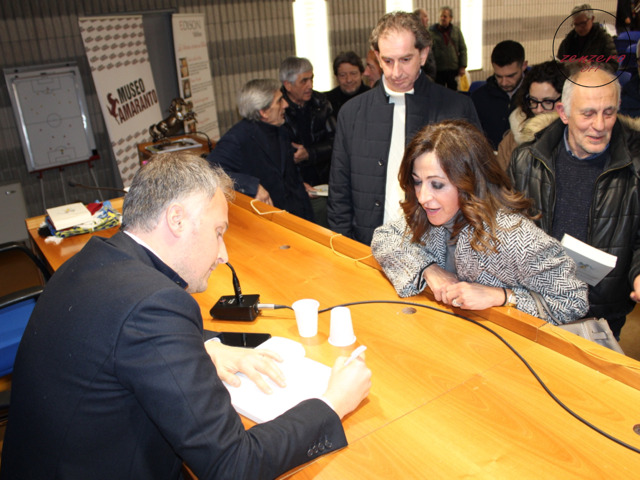 Sala piena all’Arbitro Club per la presentazione di “Giuliano Giuliani, più solo di un portiere”