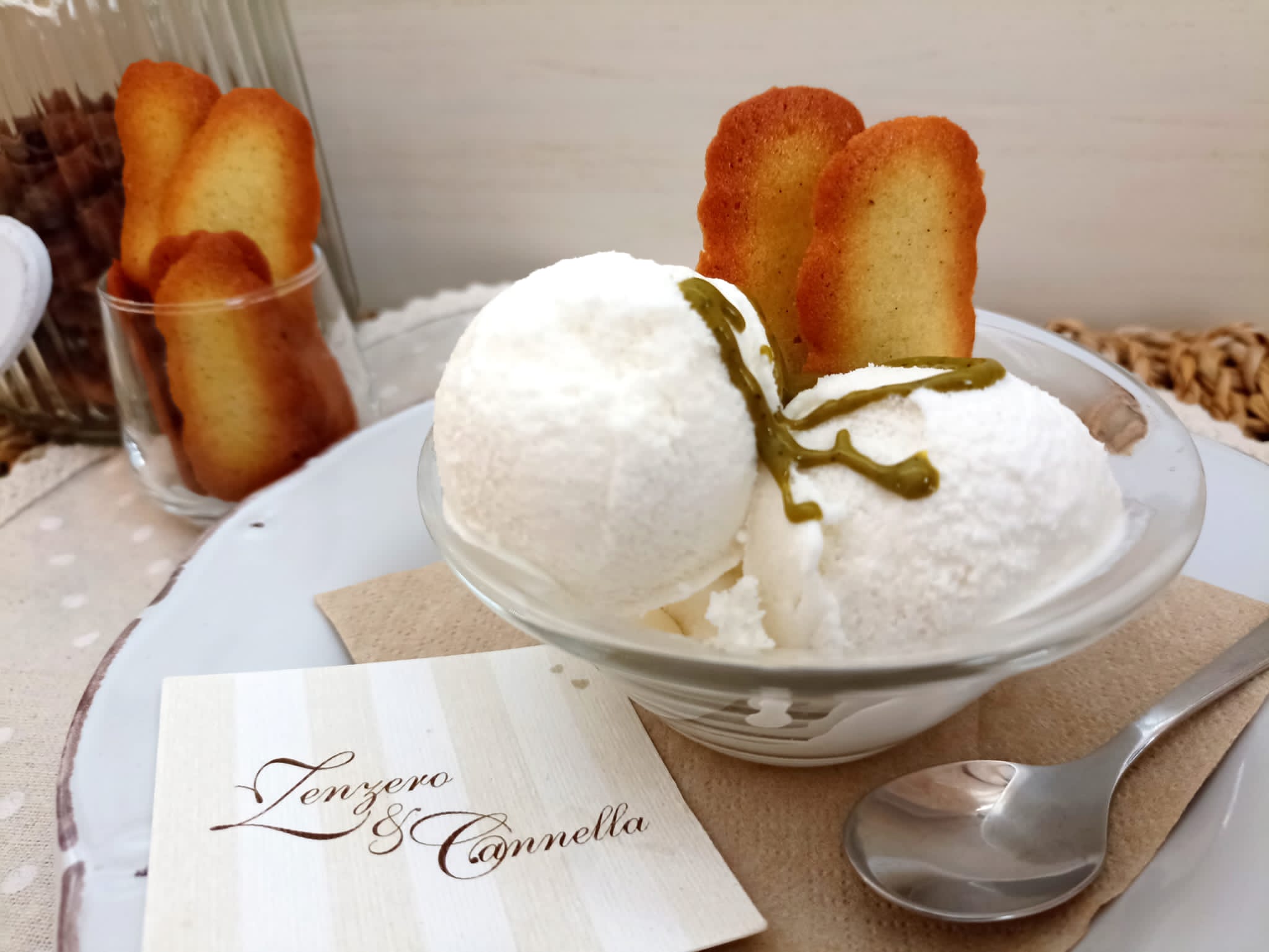 Lingue di gatto al pistacchio